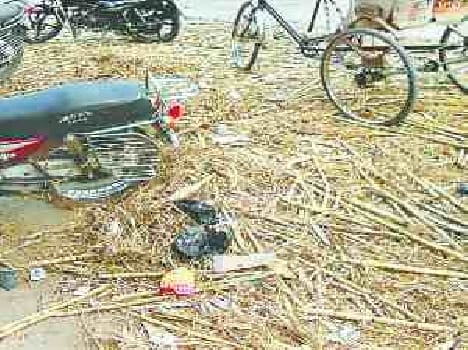 it could not be deleted Truck crash debris 